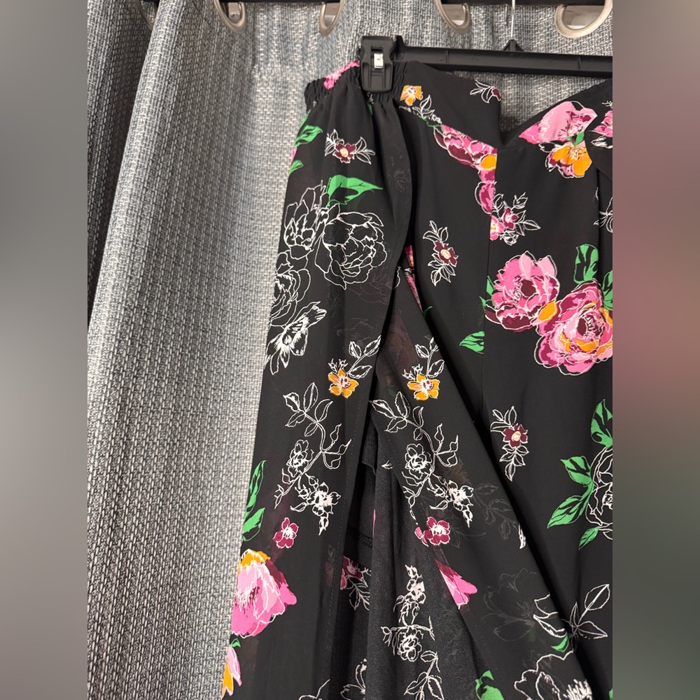 Torrid Black Floral Side Slit Wide Leg Pants - Picture 4 of 7